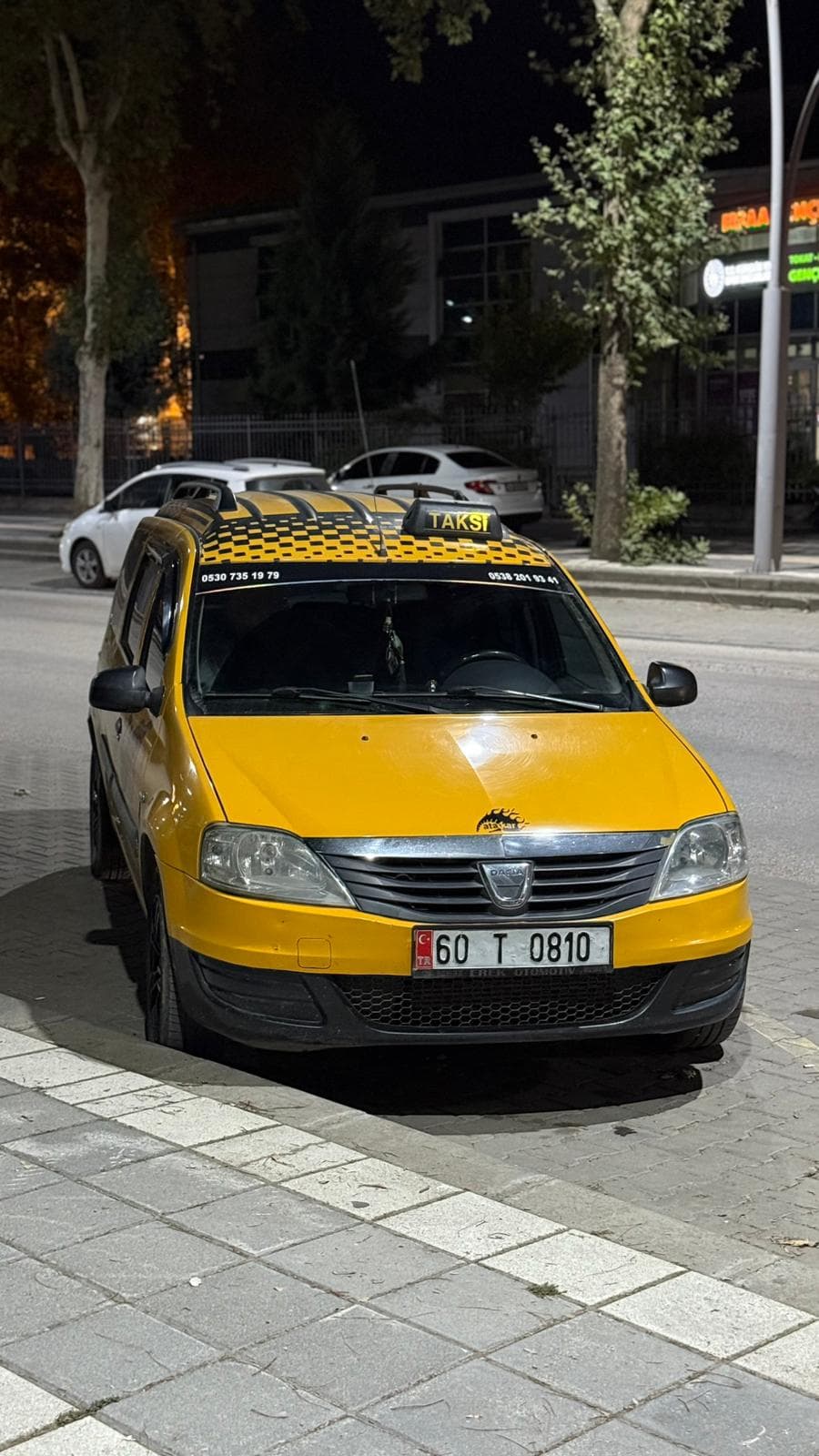 Erbaadataksi araç 2 — ön görünüm